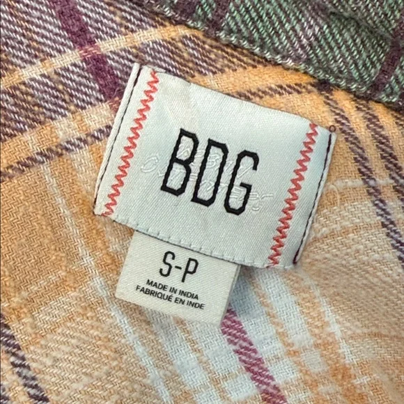 BDG Robbie Plaid Flannel Button-Up Shirt - Picture 7 of 7